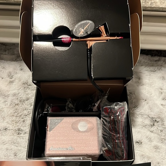 Rose Gold Luminess Legend airbrush makeup system - Picture 3 of 3